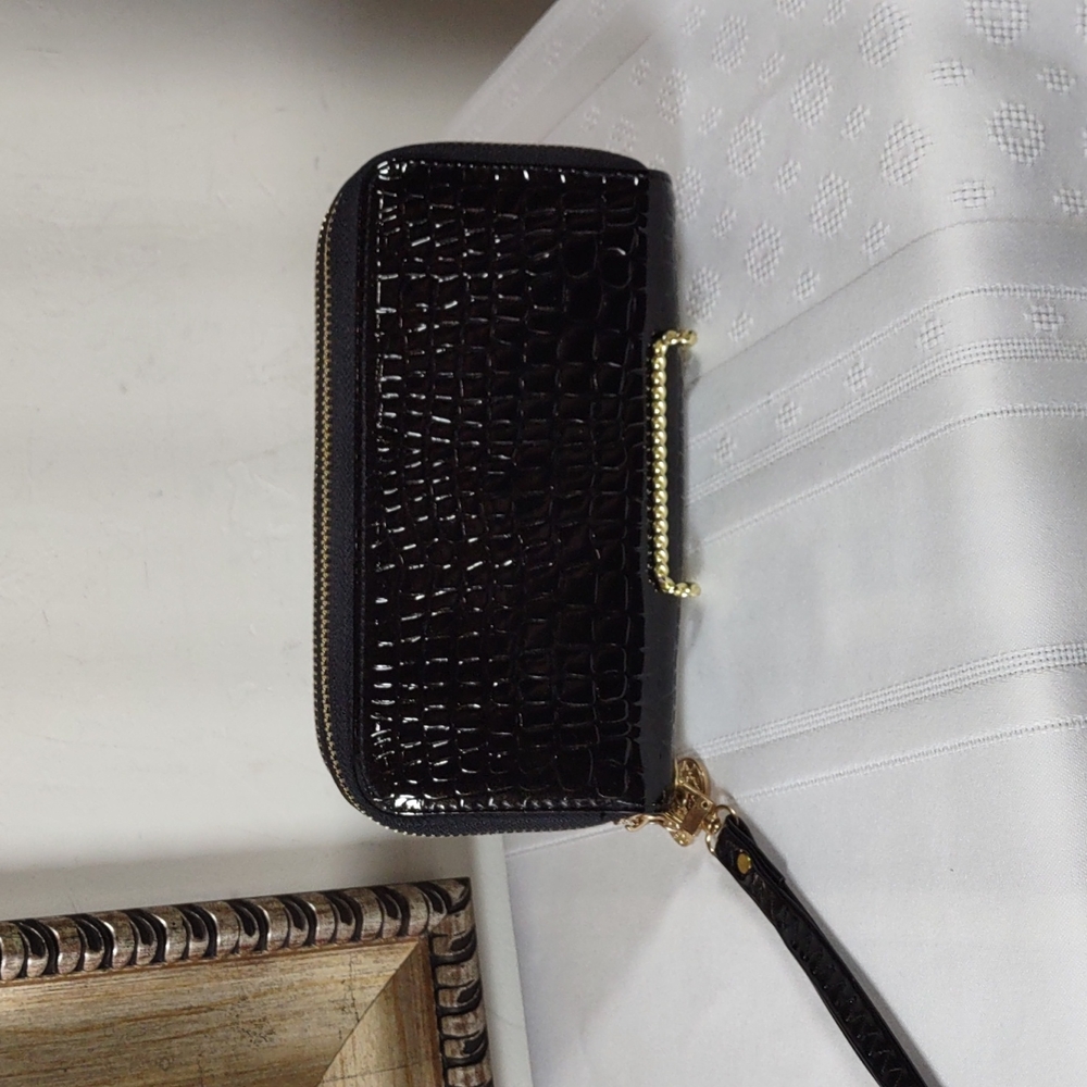 Croc Embossed Faux Leather Wristlet/Clutch/Wallet